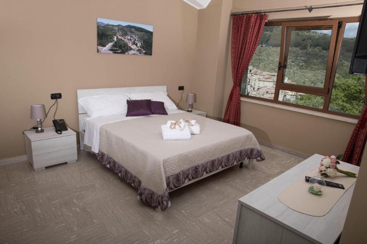 Divino Bistrot e Relais Hotel Lenola Buitenkant foto