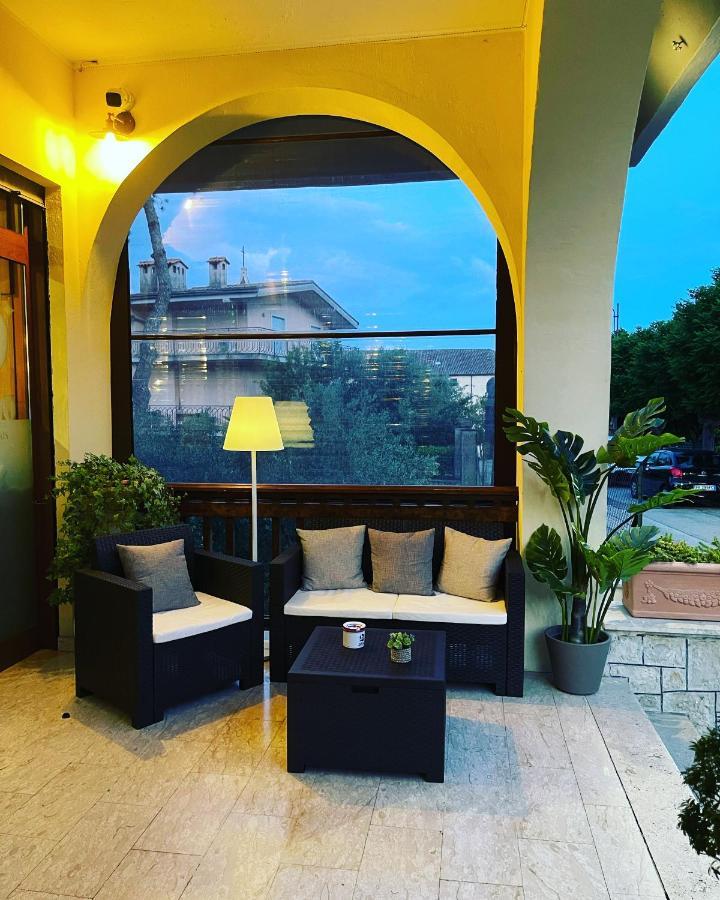 Divino Bistrot e Relais Hotel Lenola Buitenkant foto